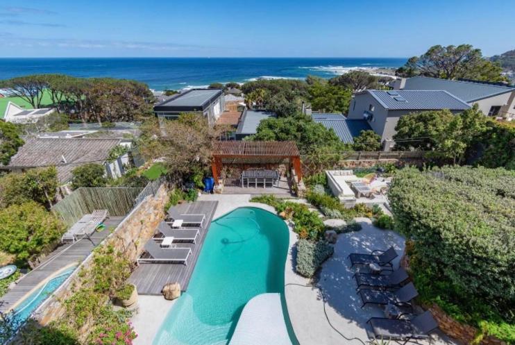 ホテル Far Horizons Camps Bay ケープタウン エクステリア 写真
