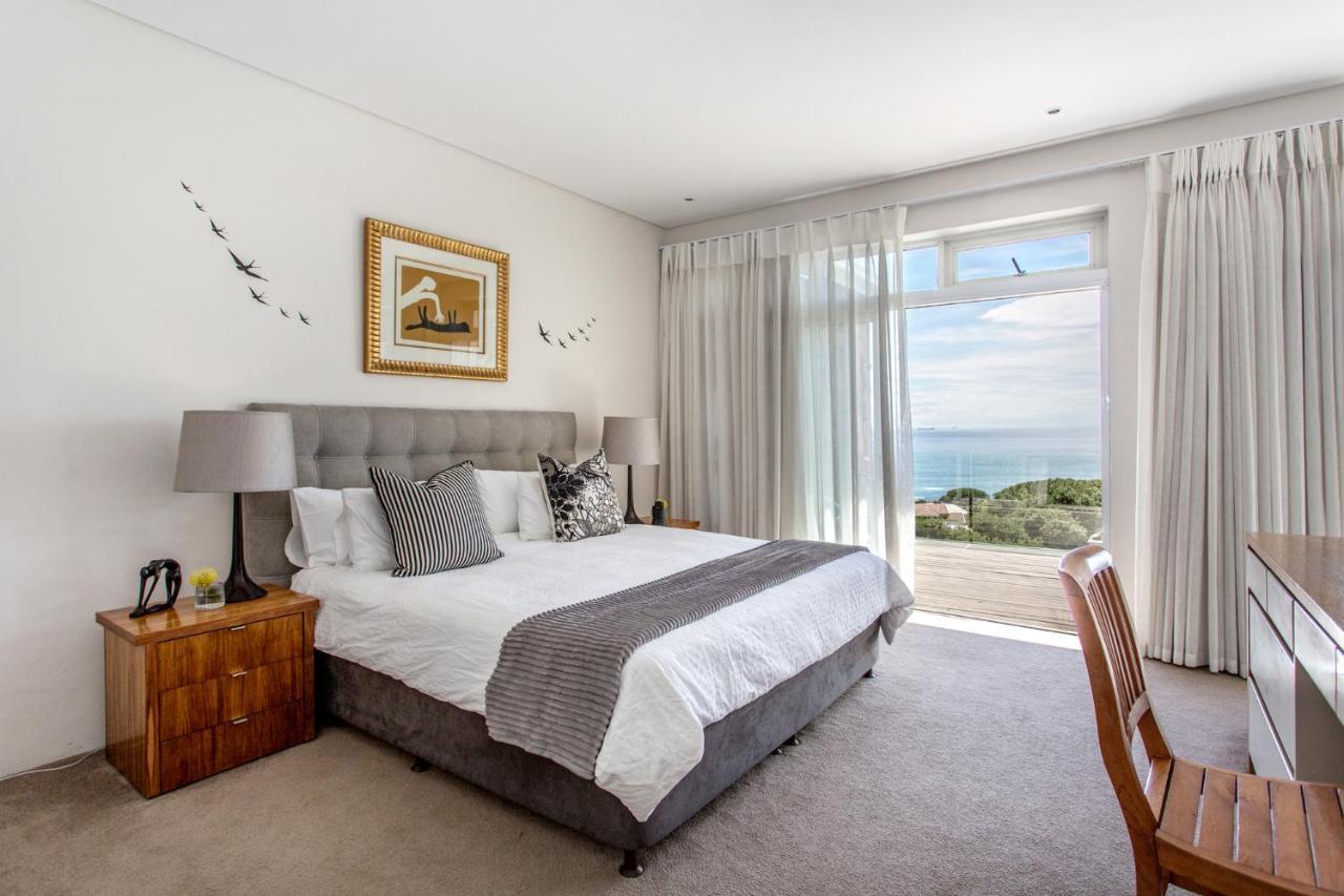 ホテル Far Horizons Camps Bay ケープタウン エクステリア 写真
