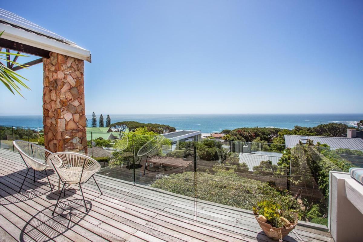ホテル Far Horizons Camps Bay ケープタウン エクステリア 写真
