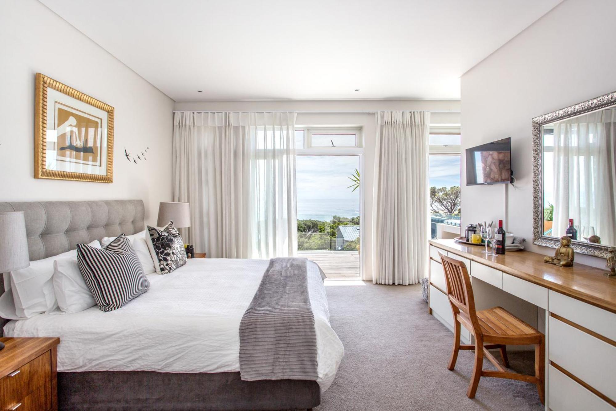 ホテル Far Horizons Camps Bay ケープタウン エクステリア 写真