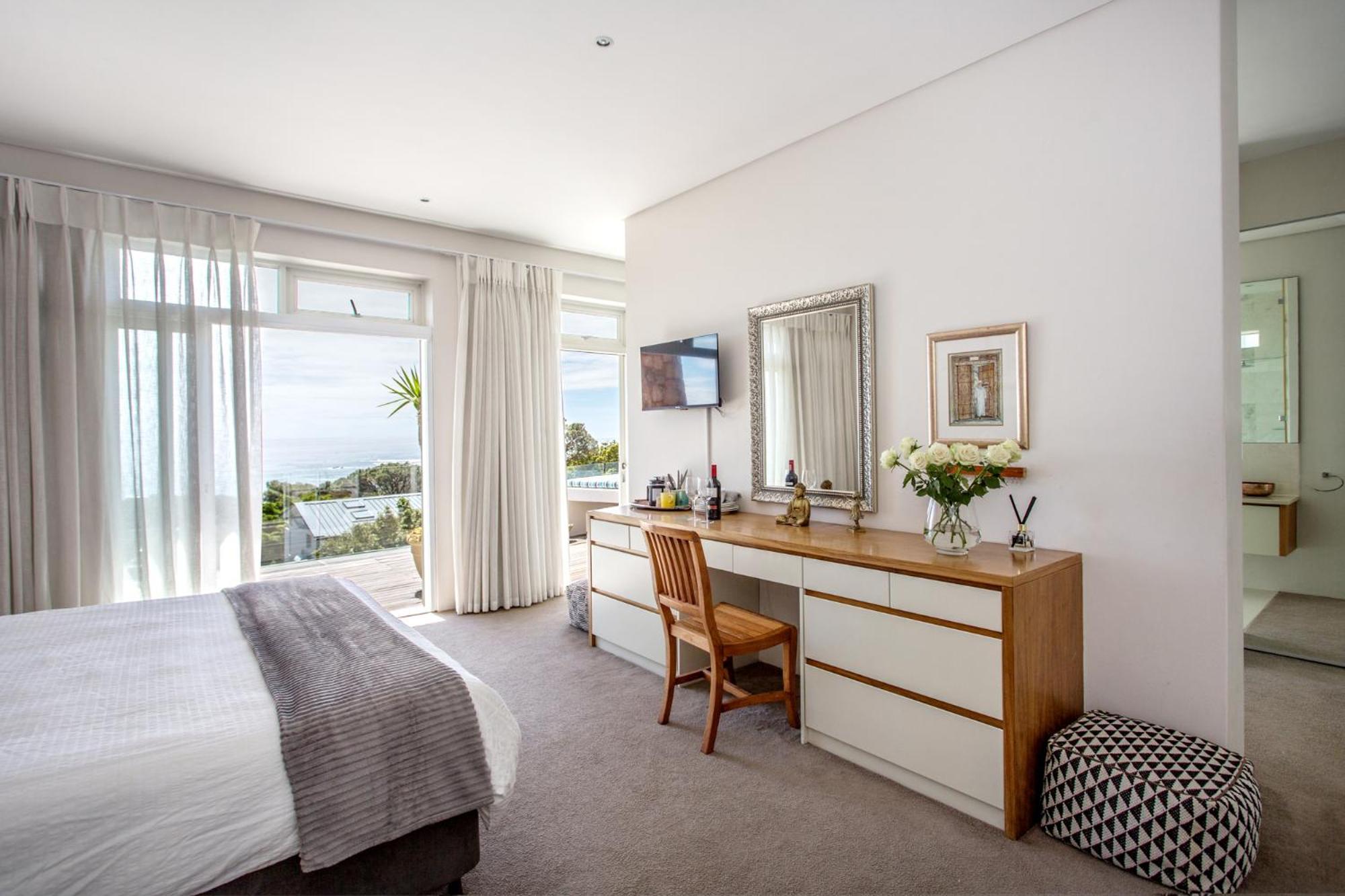 ホテル Far Horizons Camps Bay ケープタウン エクステリア 写真